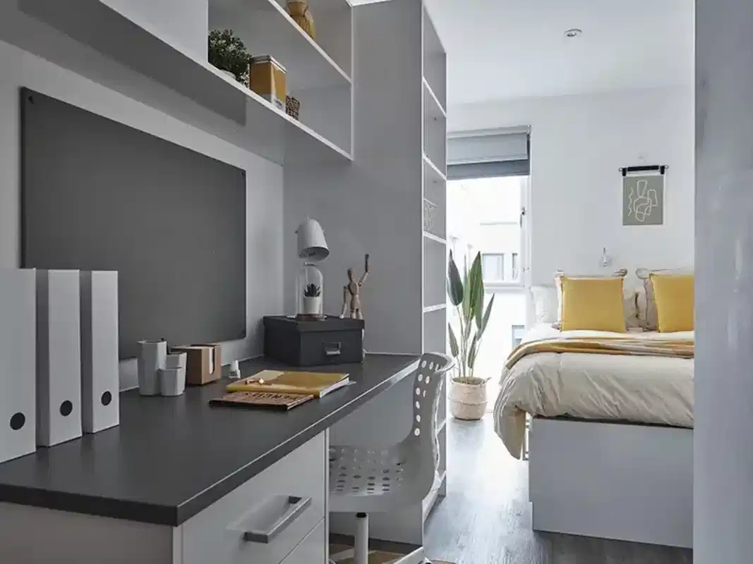 Common Area?w=400&h=260&fit=crop&q=40&auto=format&trim=auto