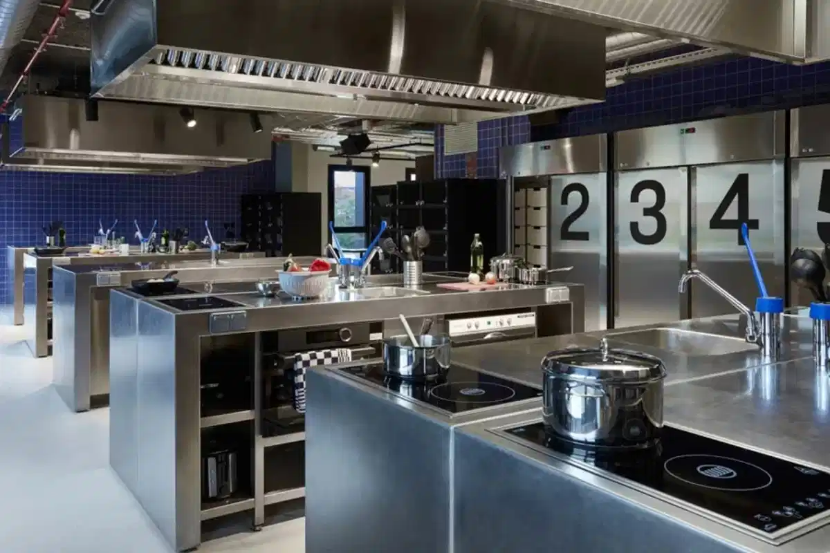 The Social Hub Barcelona Poblenou, Barcelona - Barcelona, Spain - Kitchen