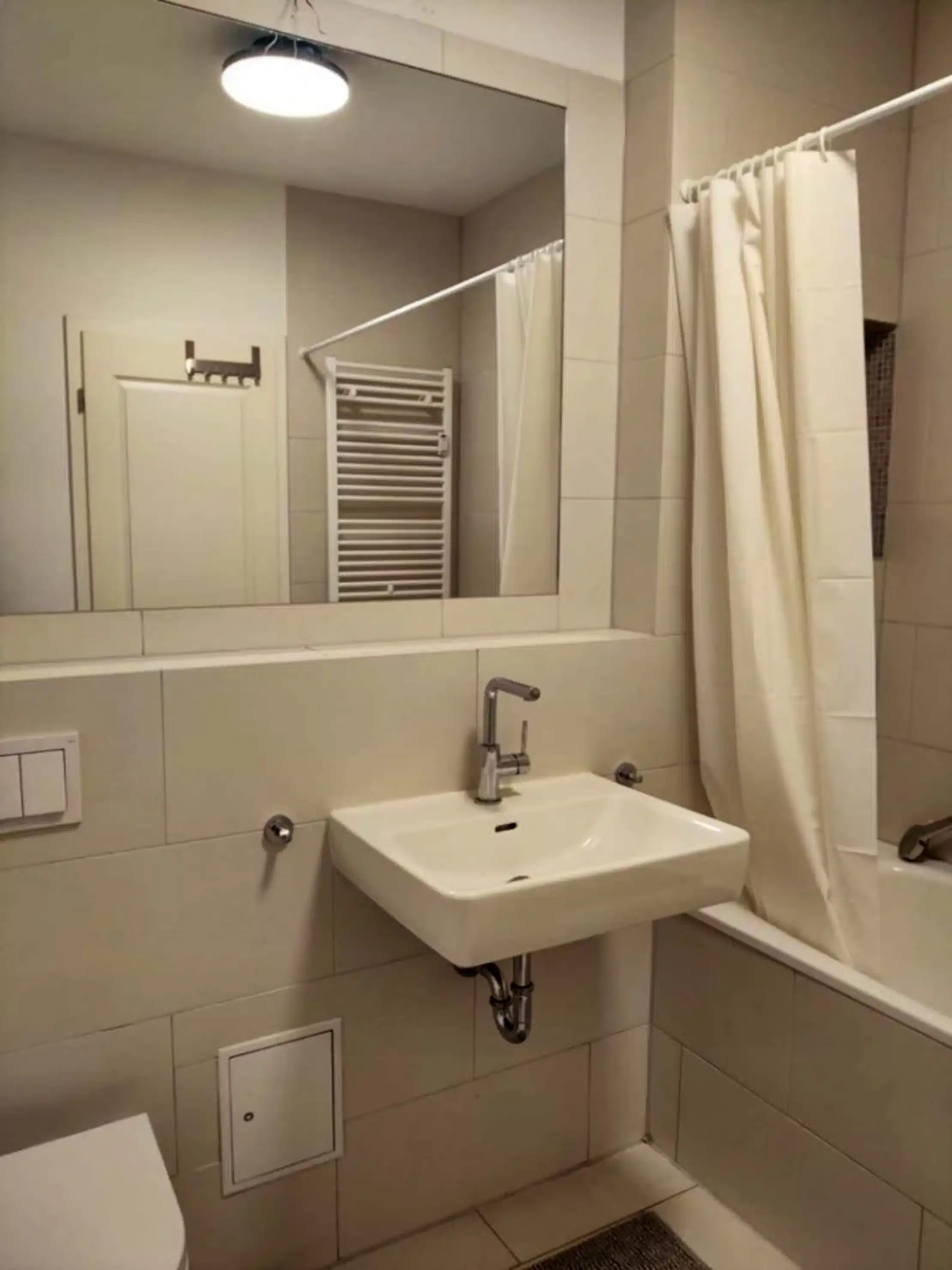 Amenities?w=400&h=260&fit=crop&q=40&auto=format&trim=auto