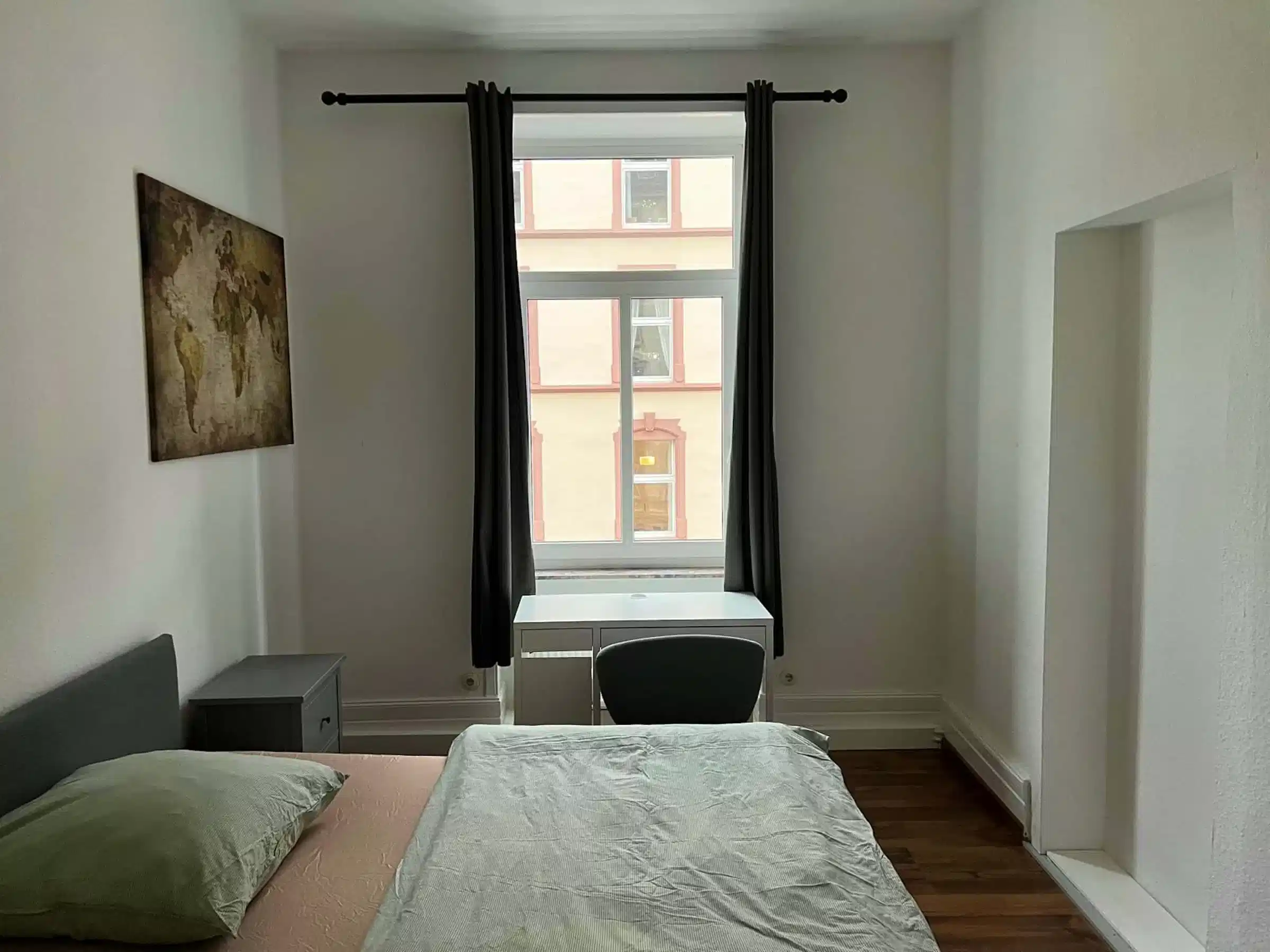 Amenities?w=400&h=260&fit=crop&q=40&auto=format&trim=auto