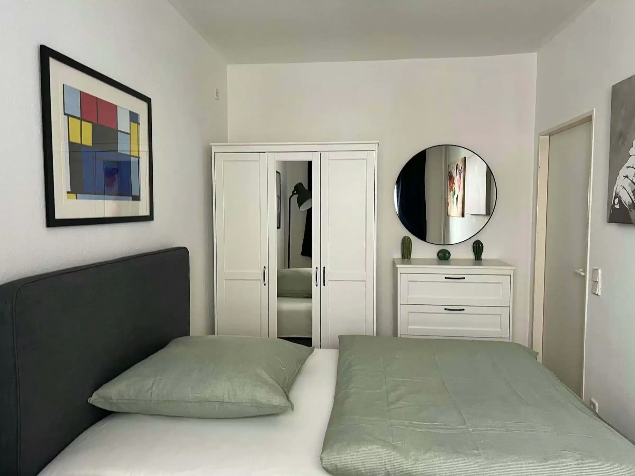 Exterior?w=400&h=260&fit=crop&q=40&auto=format&trim=auto