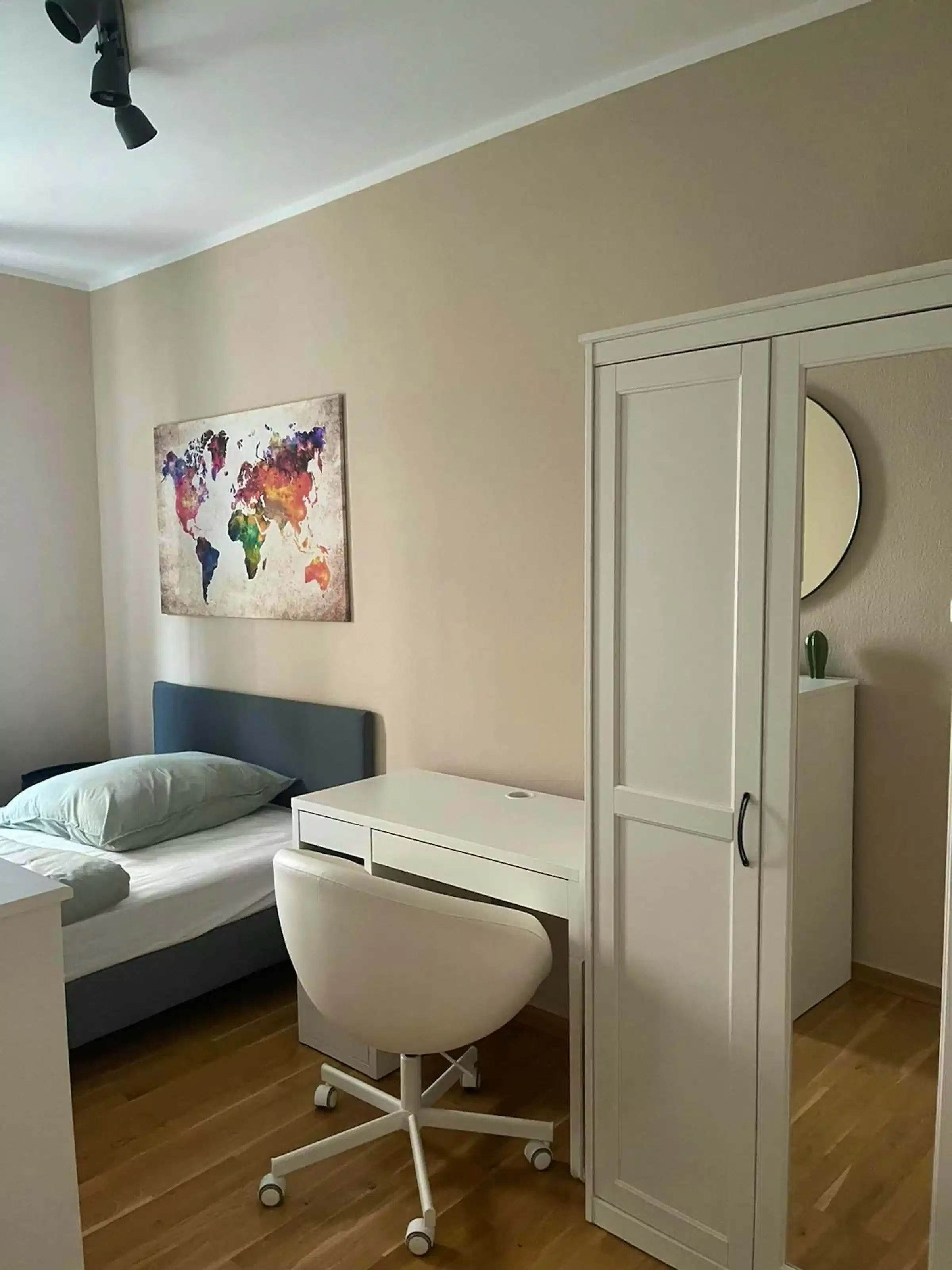 Common Area?w=400&h=260&fit=crop&q=40&auto=format&trim=auto