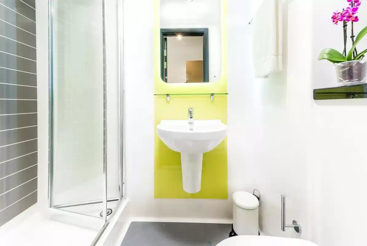 Amenities?w=400&h=260&fit=crop&q=40&auto=format&trim=auto