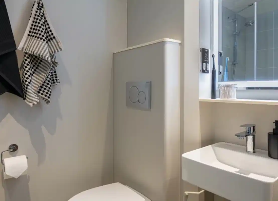 Common Area?w=400&h=260&fit=crop&q=40&auto=format&trim=auto