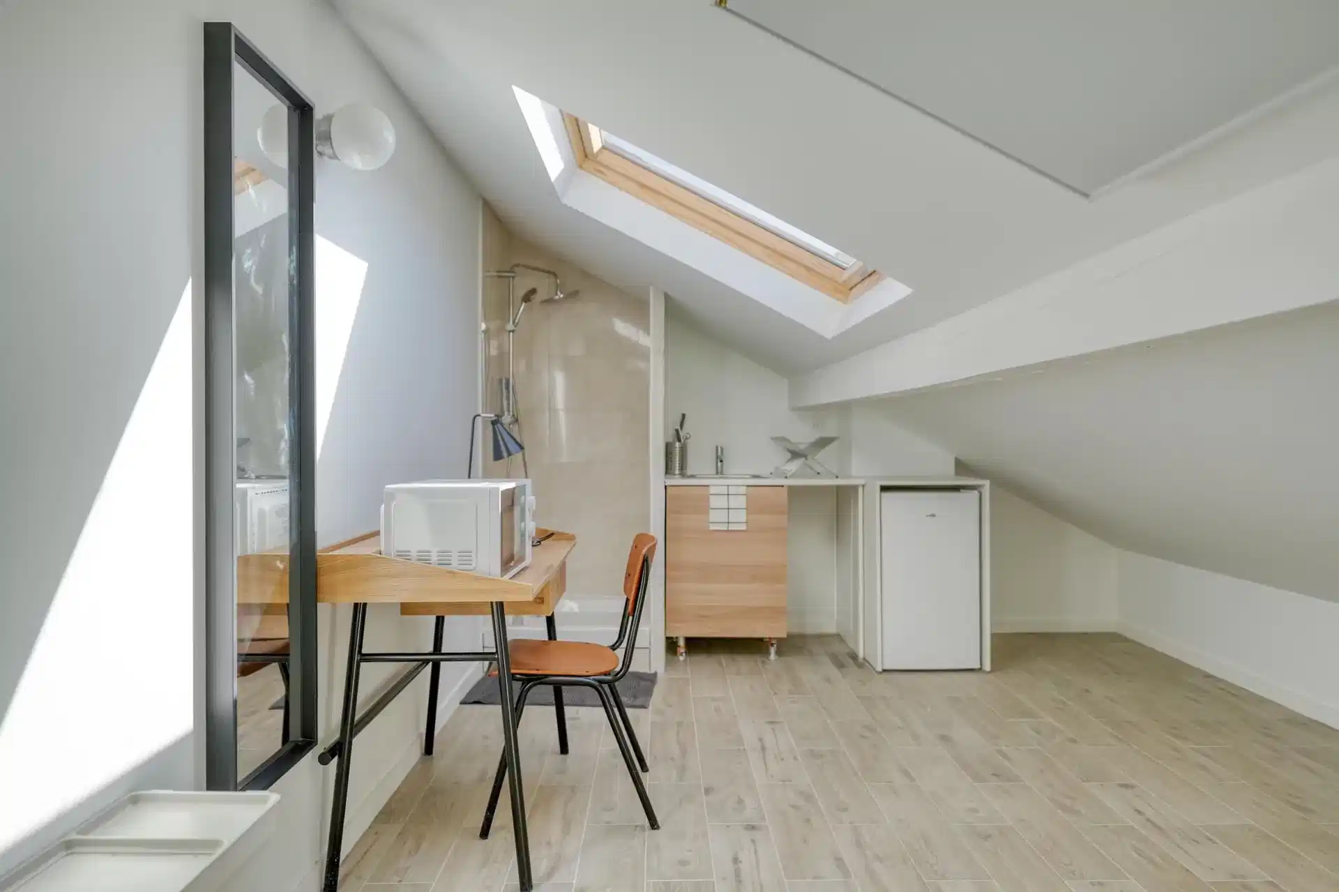 Habyt 93100, Paris - Paris, France - Amenities