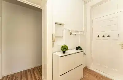 Room 1 - Bedroom?w=400&h=260&fit=crop&q=40&auto=format&trim=auto