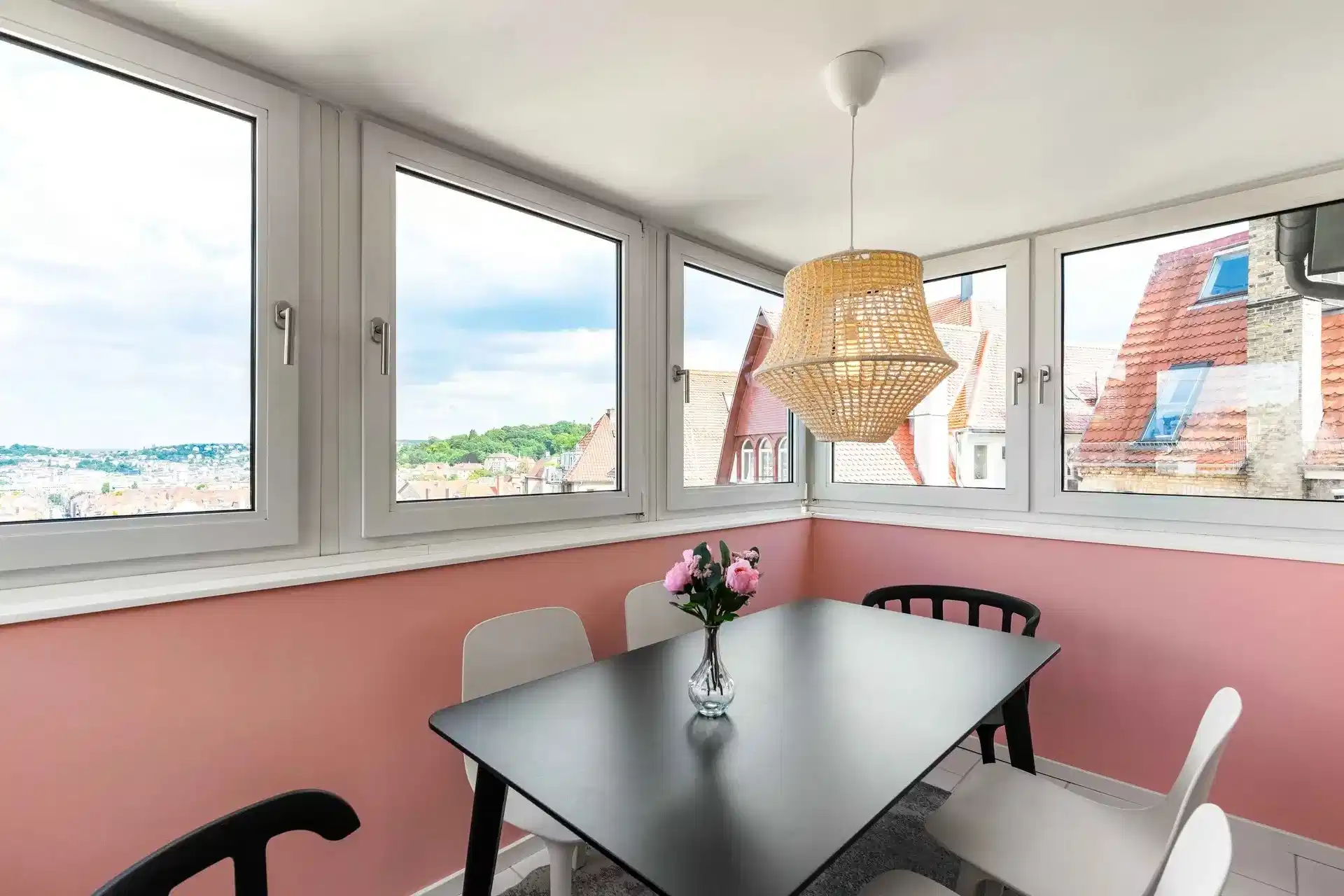 Exterior?w=400&h=260&fit=crop&q=40&auto=format&trim=auto