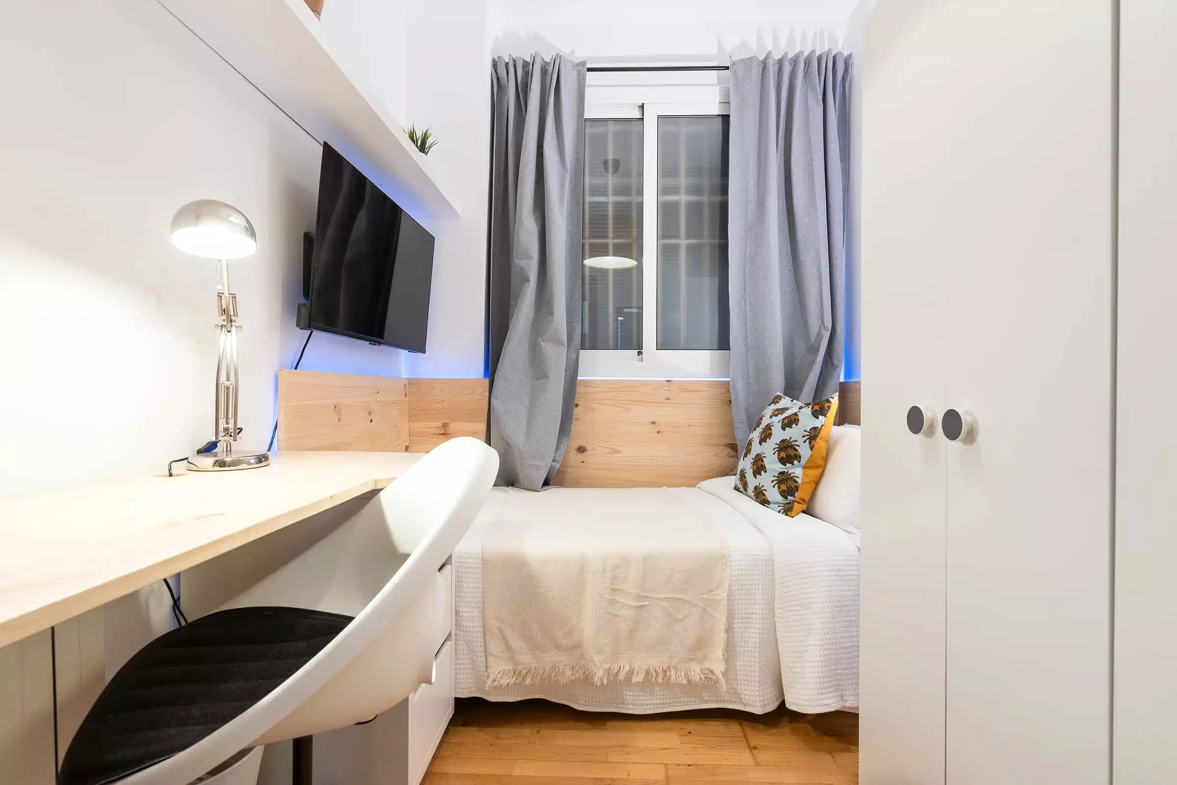 Common Area?w=400&h=260&fit=crop&q=40&auto=format&trim=auto