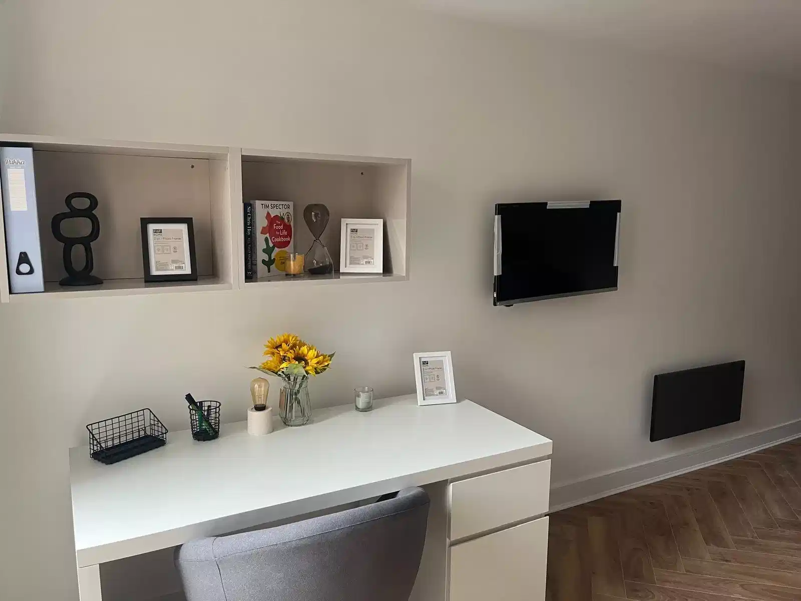 Common Area?w=400&h=260&fit=crop&q=40&auto=format&trim=auto