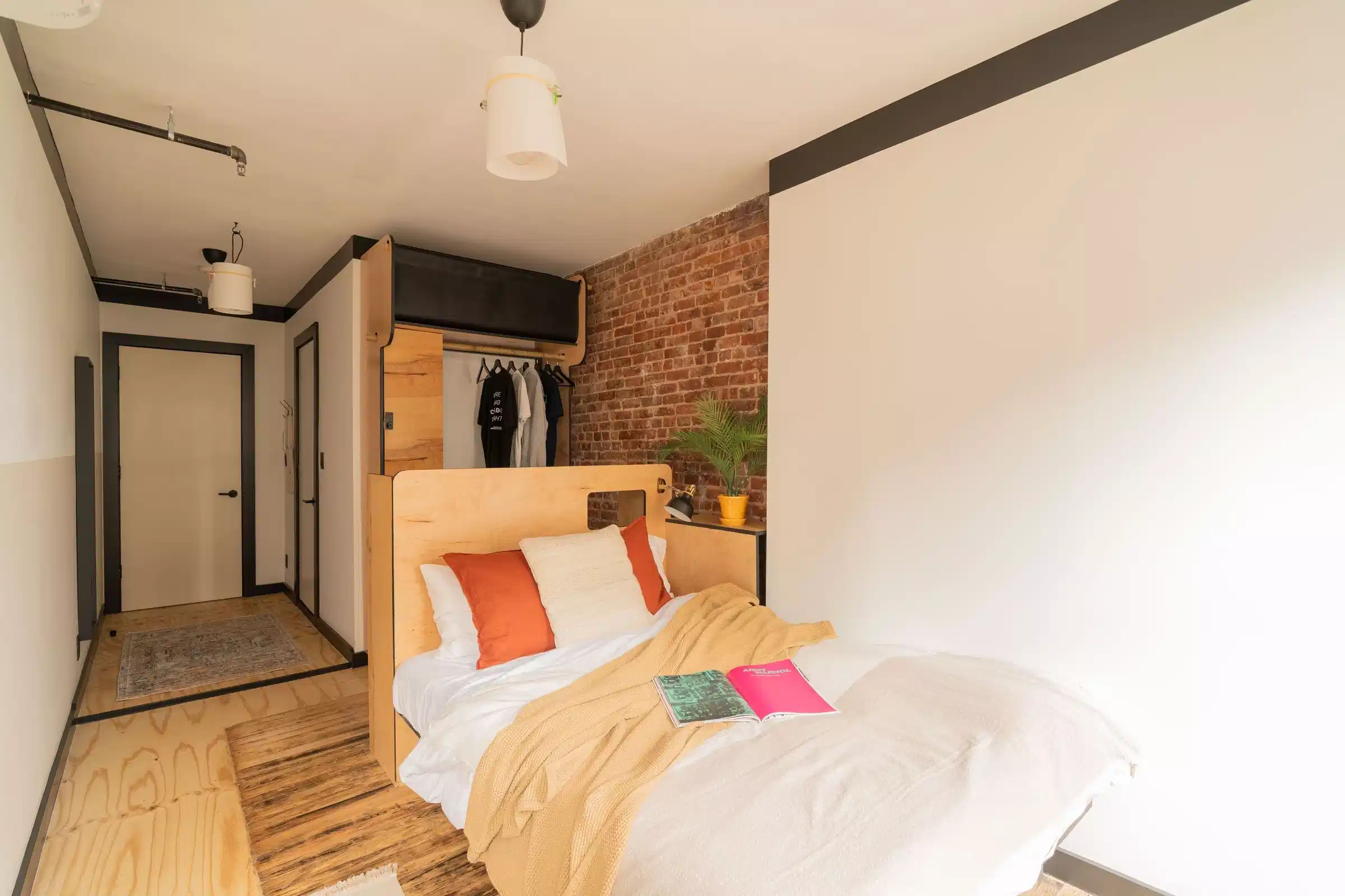 cohabs-house-eastvillage429-09614-coliving-newyork-unit_4-workingspace-kitchen-hidden?w=400&h=260&fit=crop&q=40&auto=format&trim=auto