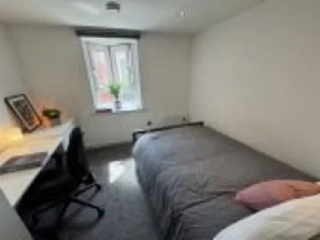 Exterior?w=400&h=260&fit=crop&q=40&auto=format&trim=auto