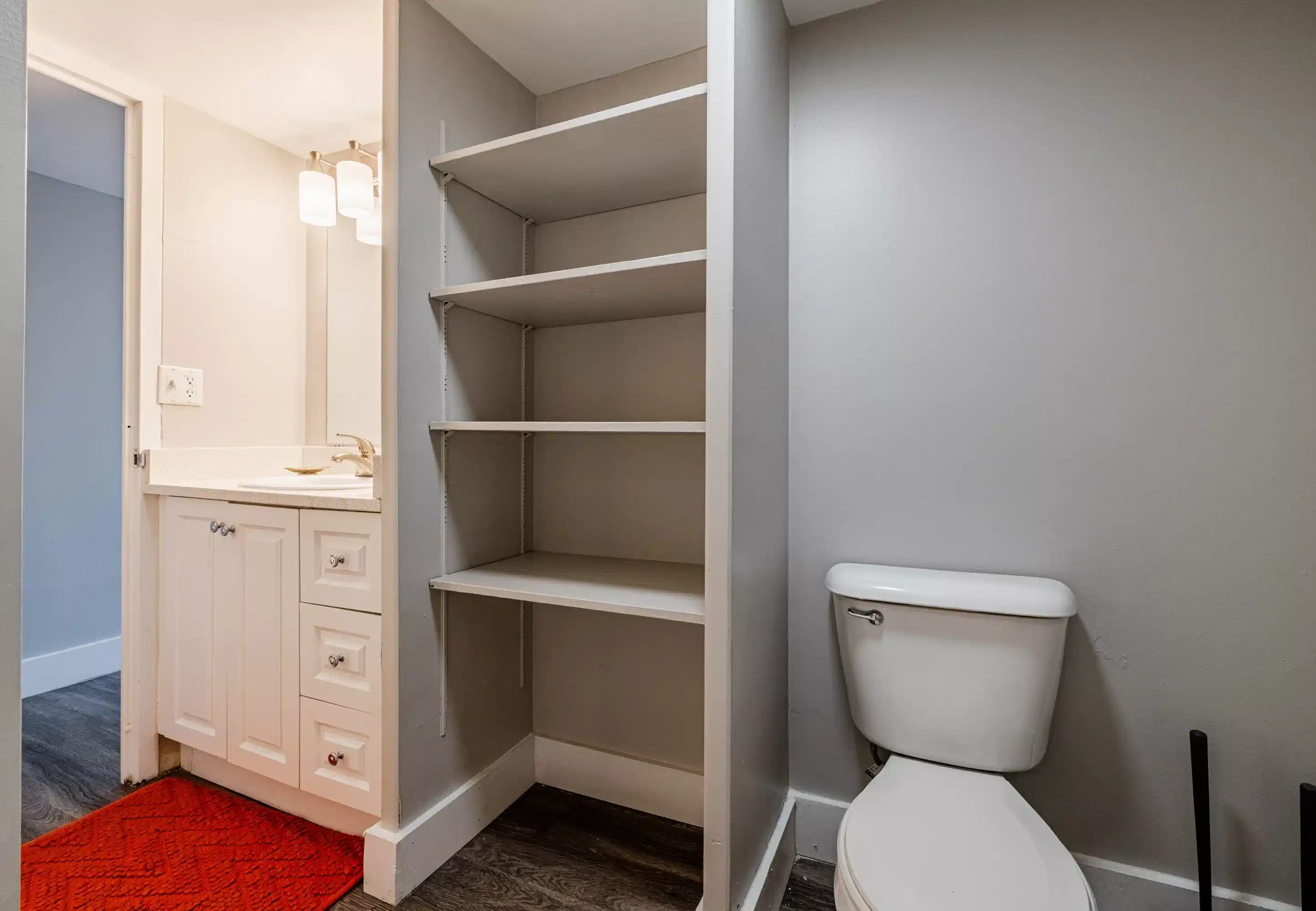 Exterior?w=400&h=260&fit=crop&q=40&auto=format&trim=auto