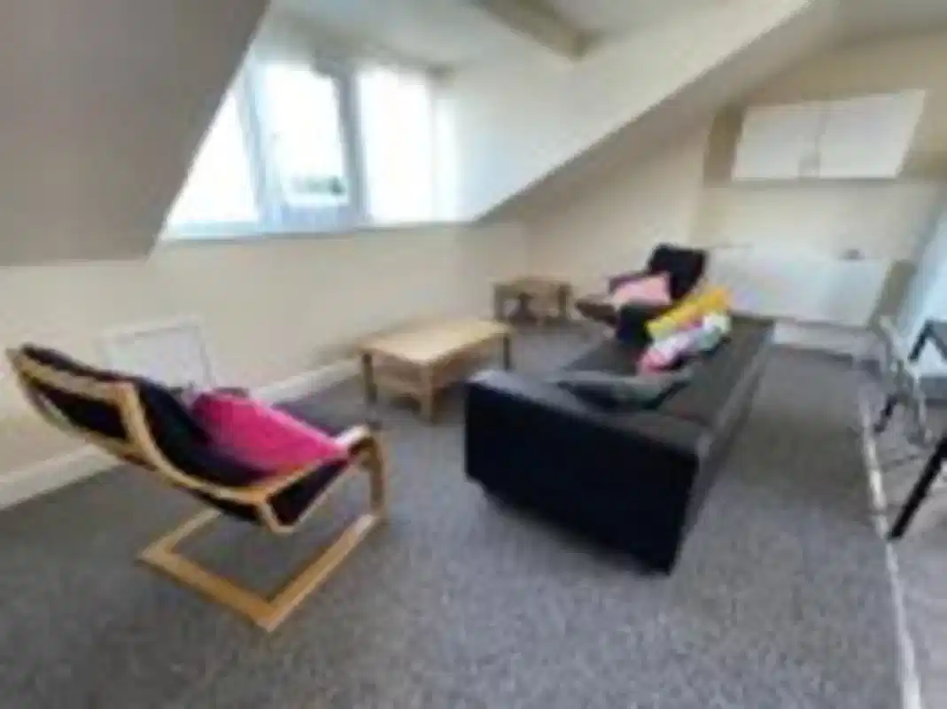 Exterior?w=400&h=260&fit=crop&q=40&auto=format&trim=auto