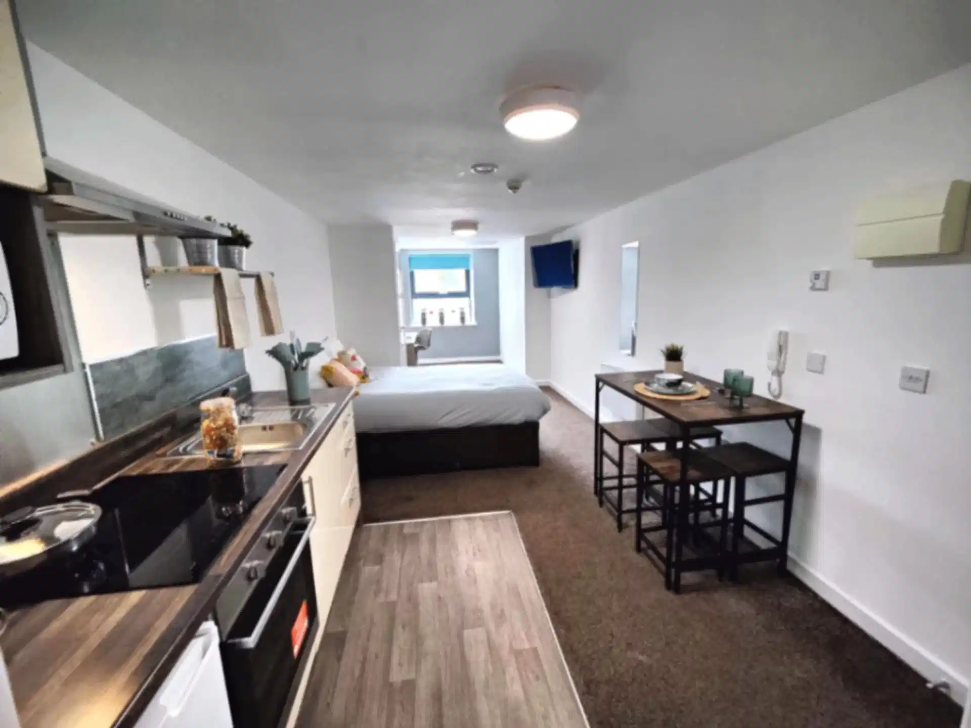 Premium Studio - Single - Kitchen?w=400&h=260&fit=crop&q=40&auto=format&trim=auto