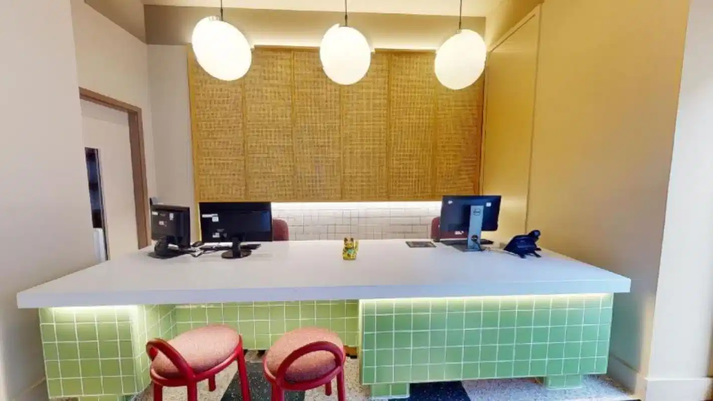 Amenities?w=400&h=260&fit=crop&q=40&auto=format&trim=auto