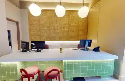 Amenities?w=400&h=260&fit=crop&q=40&auto=format&trim=auto