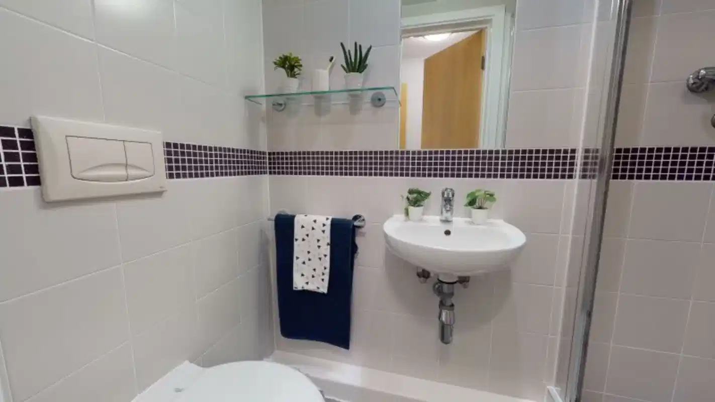 Amenities?w=400&h=260&fit=crop&q=40&auto=format&trim=auto