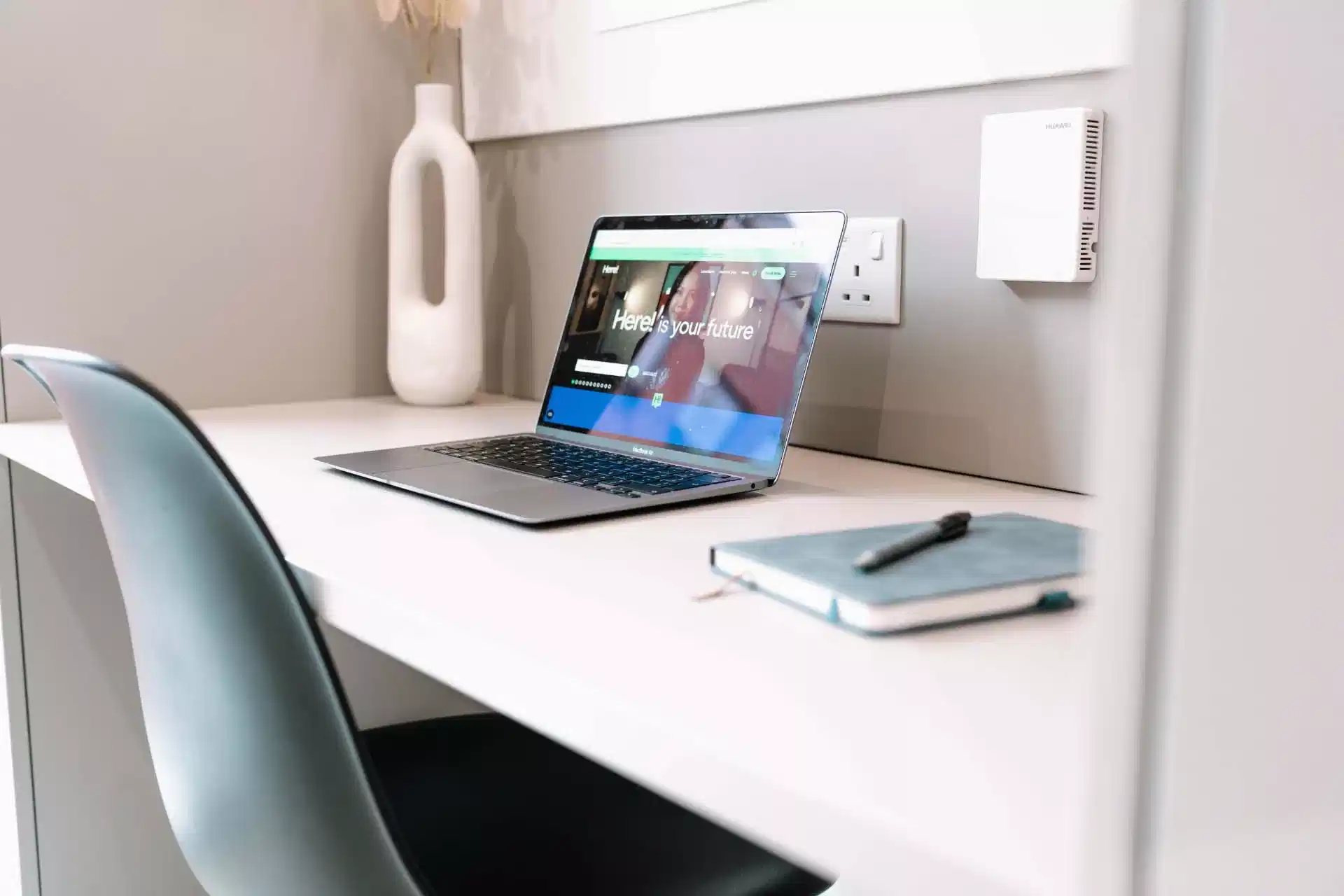 Common Area?w=400&h=260&fit=crop&q=40&auto=format&trim=auto