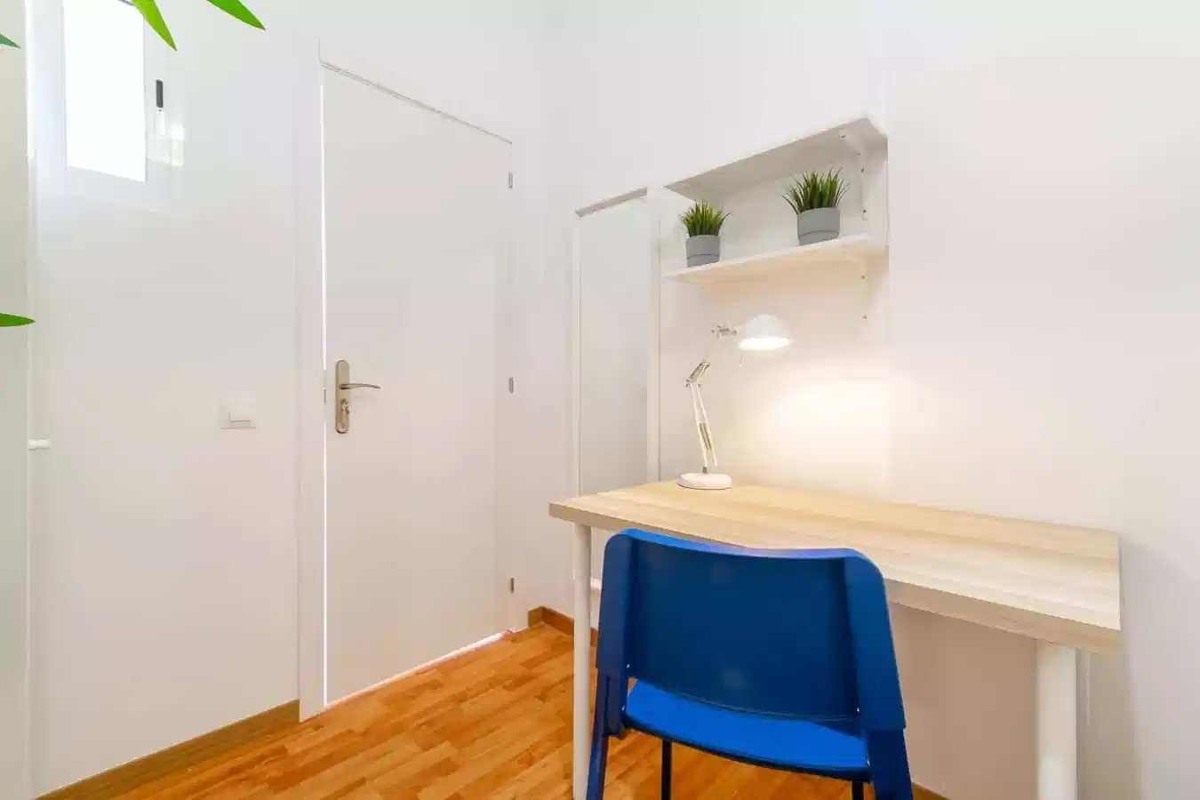 Common Area?w=400&h=260&fit=crop&q=40&auto=format&trim=auto