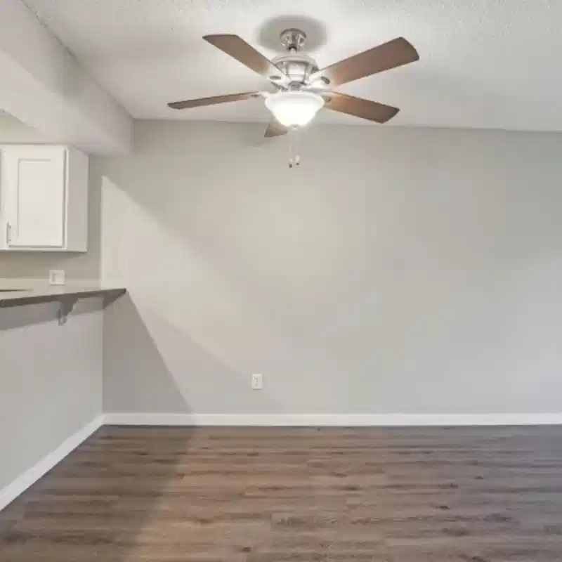 Ellington Apartments, Davis 4