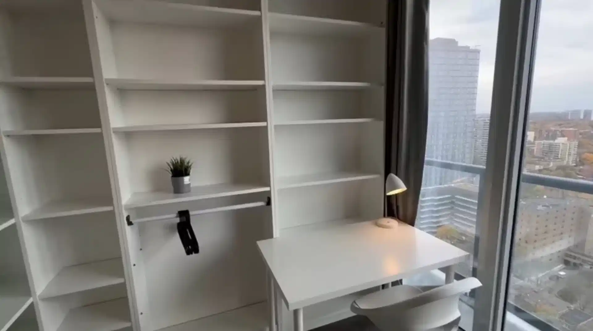 ?w=400&h=260&fit=crop&q=40&auto=format&trim=auto