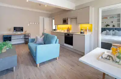 Studio Apartments - Amenities?w=400&h=260&fit=crop&q=40&auto=format&trim=auto