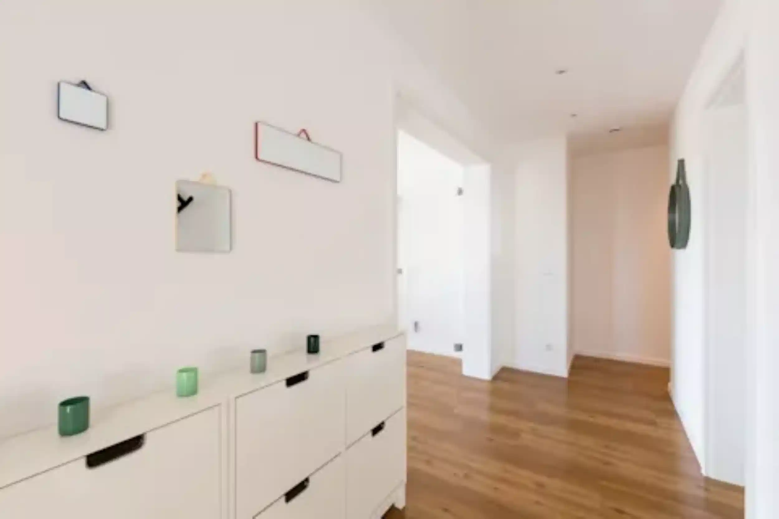 Exterior?w=400&h=260&fit=crop&q=40&auto=format&trim=auto