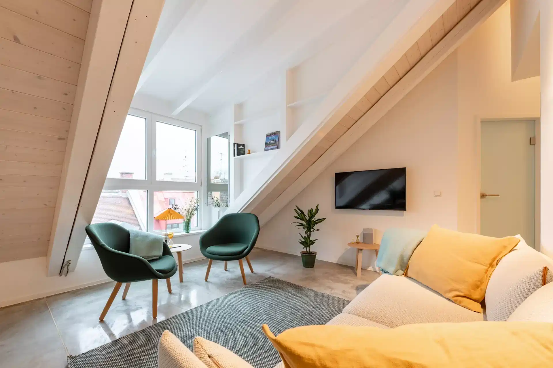 Common Area?w=400&h=260&fit=crop&q=40&auto=format&trim=auto