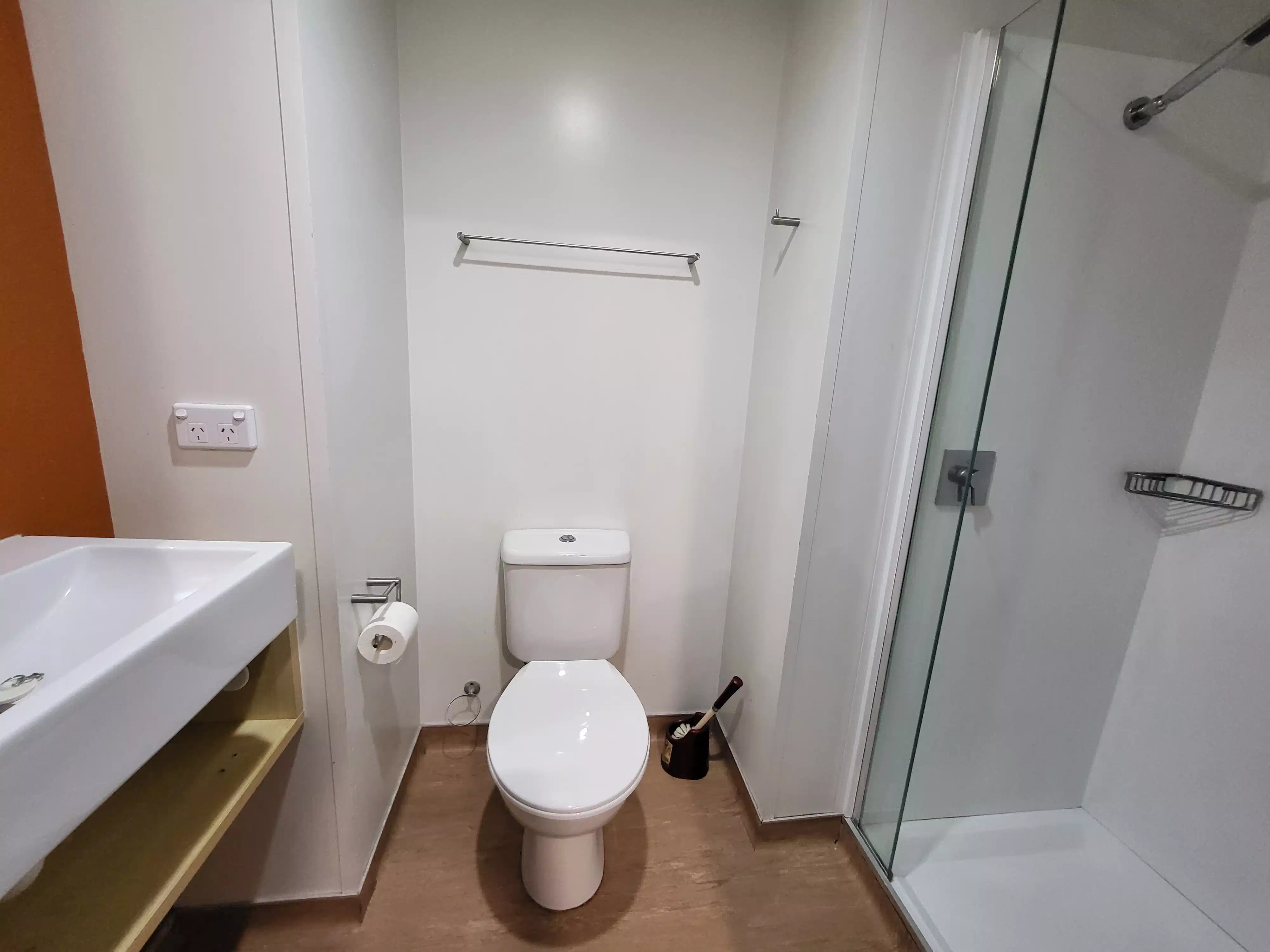 Common Area?w=400&h=260&fit=crop&q=40&auto=format&trim=auto