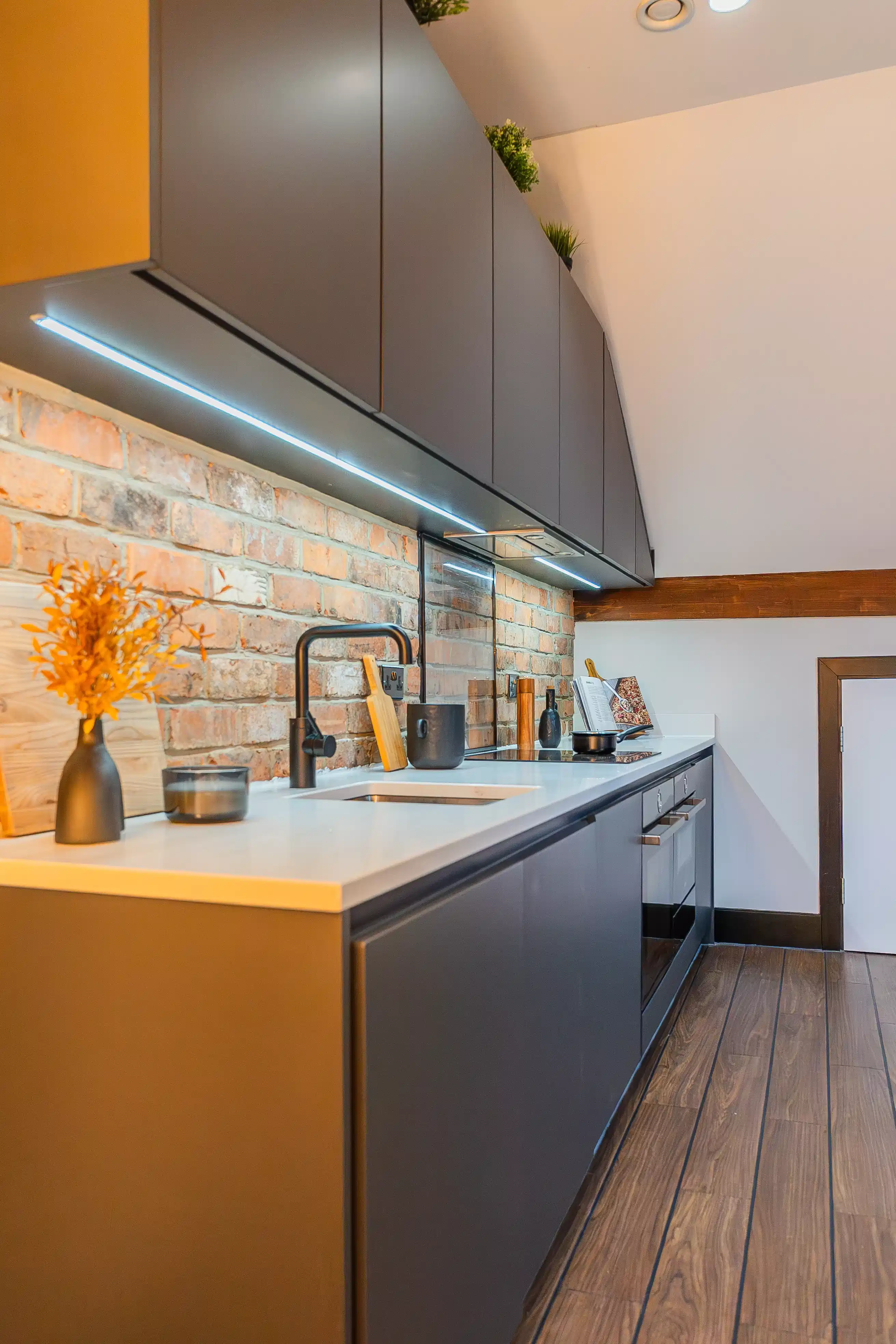 Exterior?w=400&h=260&fit=crop&q=40&auto=format&trim=auto