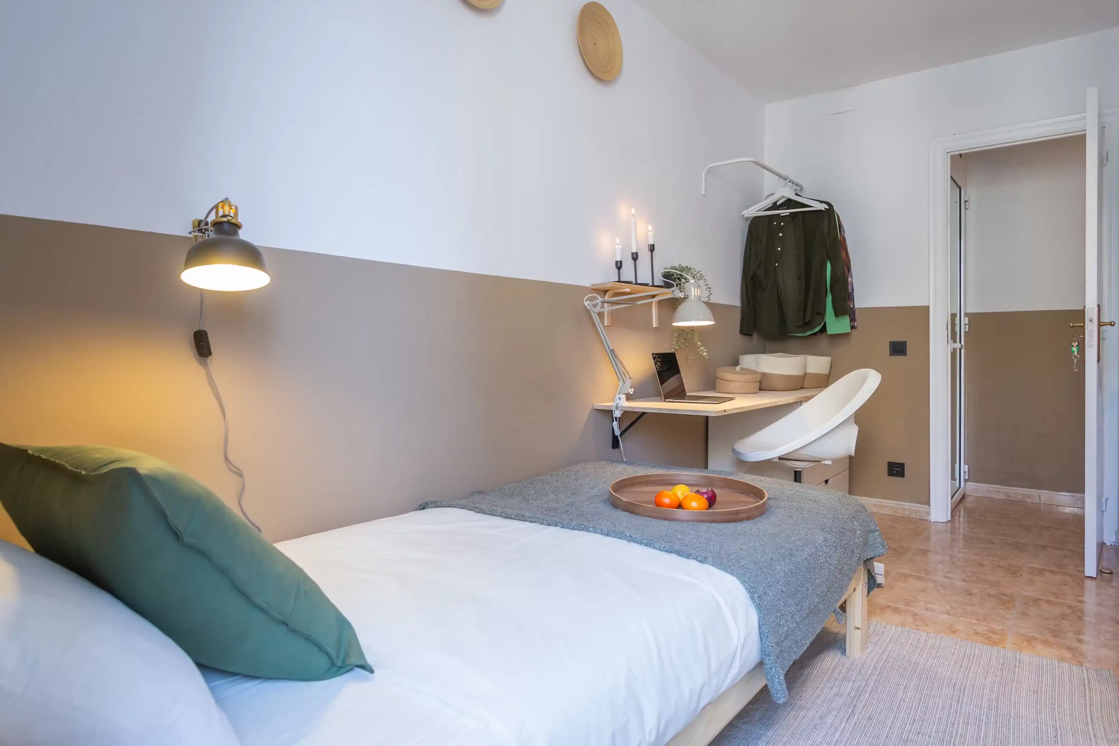 Common Area?w=400&h=260&fit=crop&q=40&auto=format&trim=auto