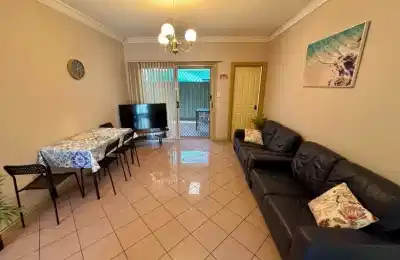 Common Area?w=400&h=260&fit=crop&q=40&auto=format&trim=auto