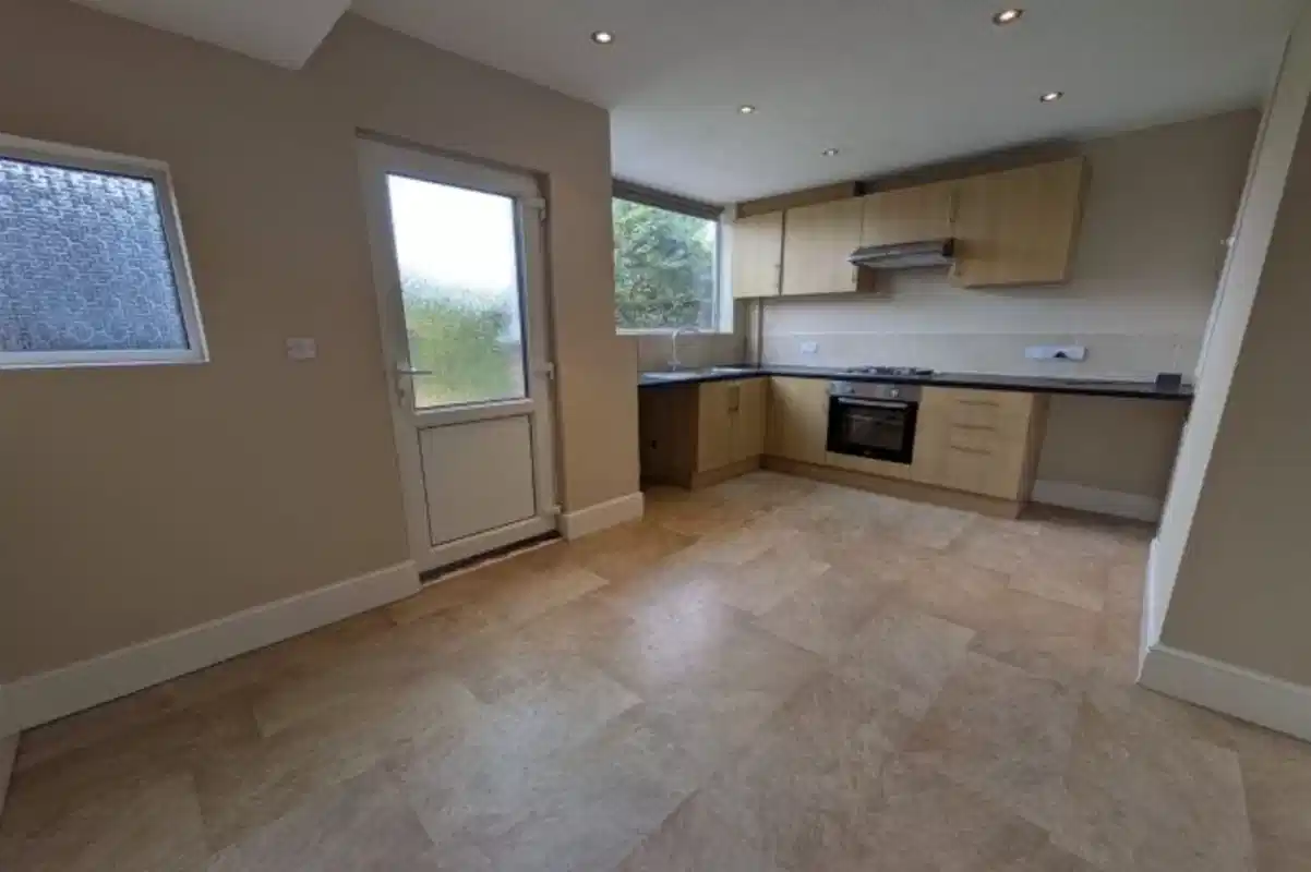 Exterior?w=400&h=260&fit=crop&q=40&auto=format&trim=auto