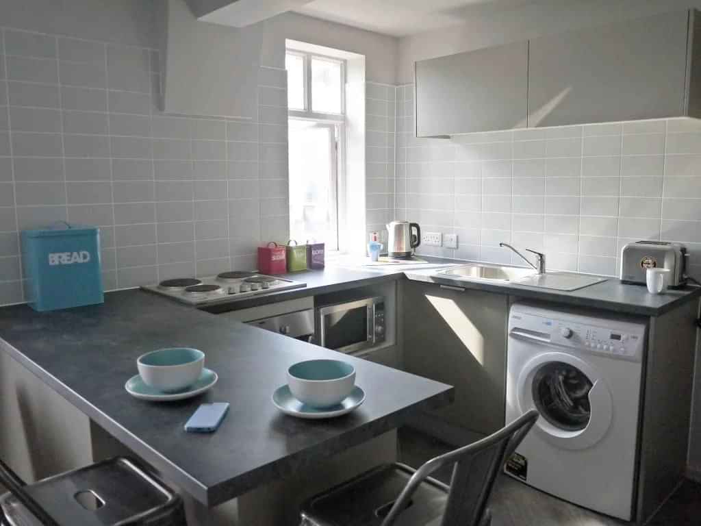 Kitchen?w=400&h=260&fit=crop&q=40&auto=format&trim=auto