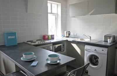 Kitchen?w=400&h=260&fit=crop&q=40&auto=format&trim=auto