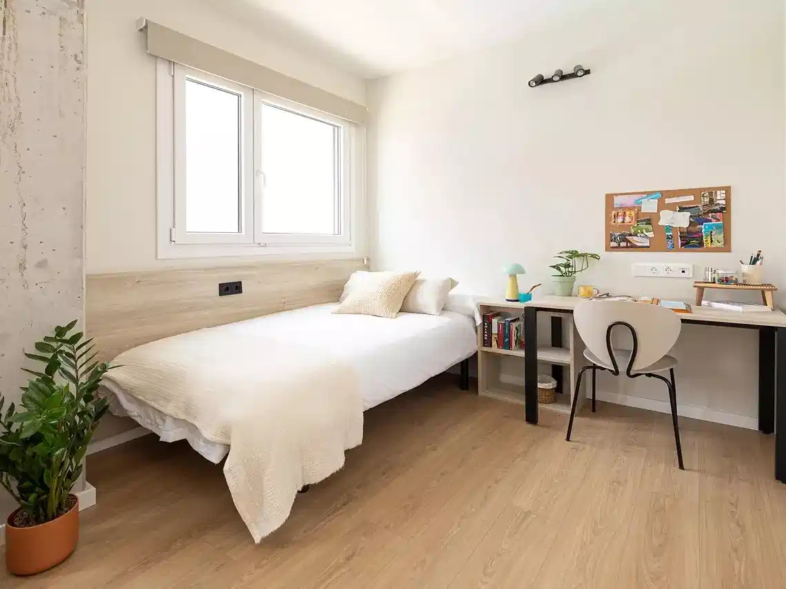 Common Area?w=400&h=260&fit=crop&q=40&auto=format&trim=auto