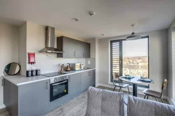 Kitchen?w=400&h=260&fit=crop&q=40&auto=format&trim=auto