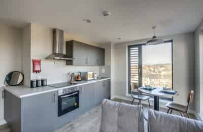 Kitchen?w=400&h=260&fit=crop&q=40&auto=format&trim=auto