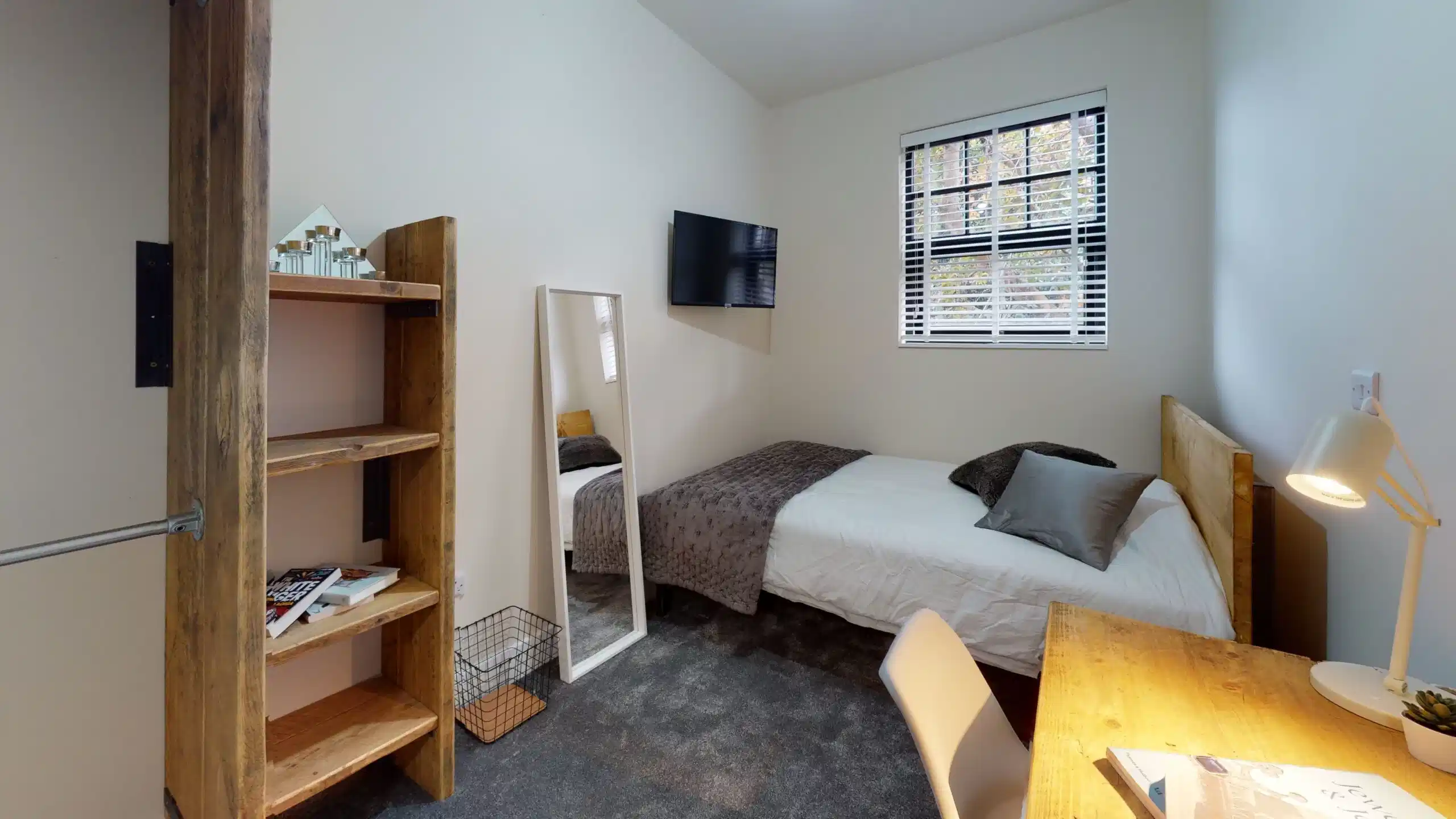 Common Area?w=400&h=260&fit=crop&q=40&auto=format&trim=auto