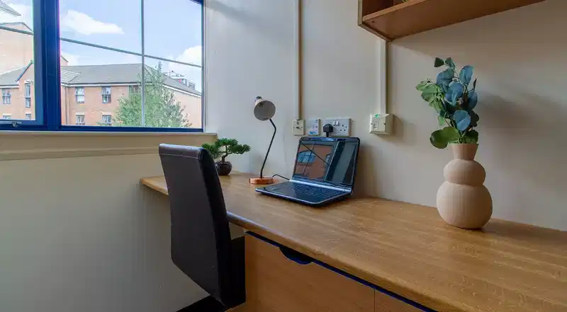 Amenities?w=400&h=260&fit=crop&q=40&auto=format&trim=auto