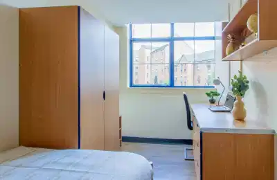 Amenities?w=400&h=260&fit=crop&q=40&auto=format&trim=auto