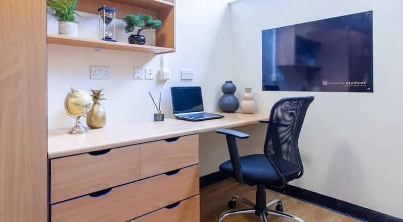 Amenities?w=400&h=260&fit=crop&q=40&auto=format&trim=auto