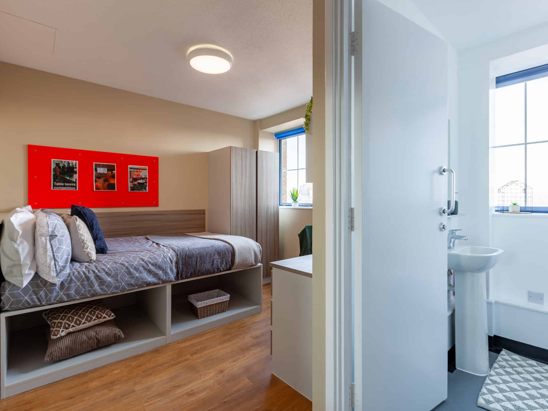 Amenities?w=400&h=260&fit=crop&q=40&auto=format&trim=auto