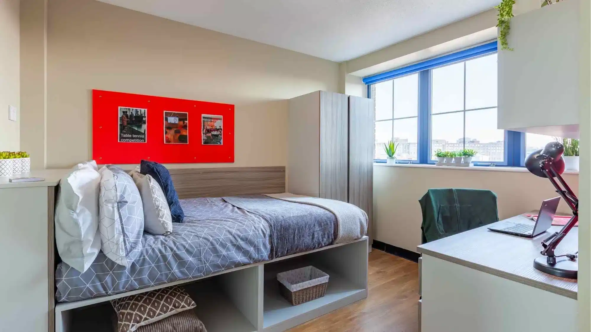 Amenities?w=400&h=260&fit=crop&q=40&auto=format&trim=auto