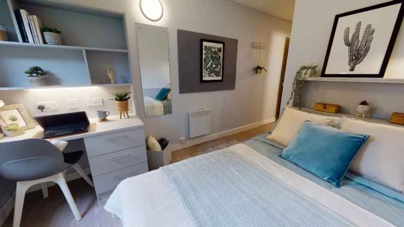 Exterior?w=400&h=260&fit=crop&q=40&auto=format&trim=auto