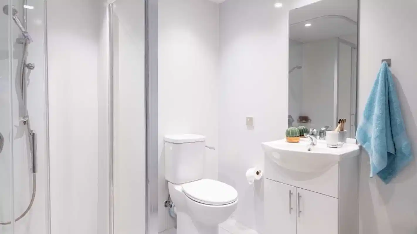 Exterior?w=400&h=260&fit=crop&q=40&auto=format&trim=auto