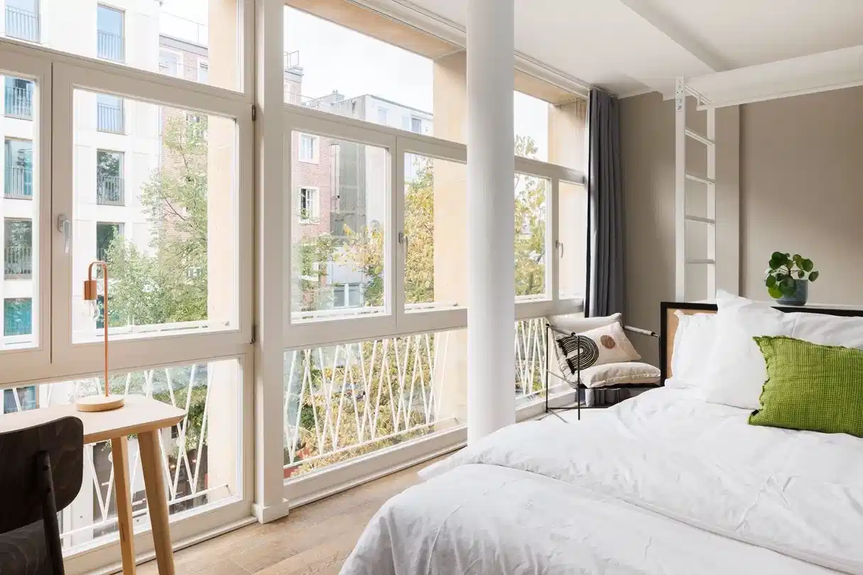 Common Area?w=400&h=260&fit=crop&q=40&auto=format&trim=auto