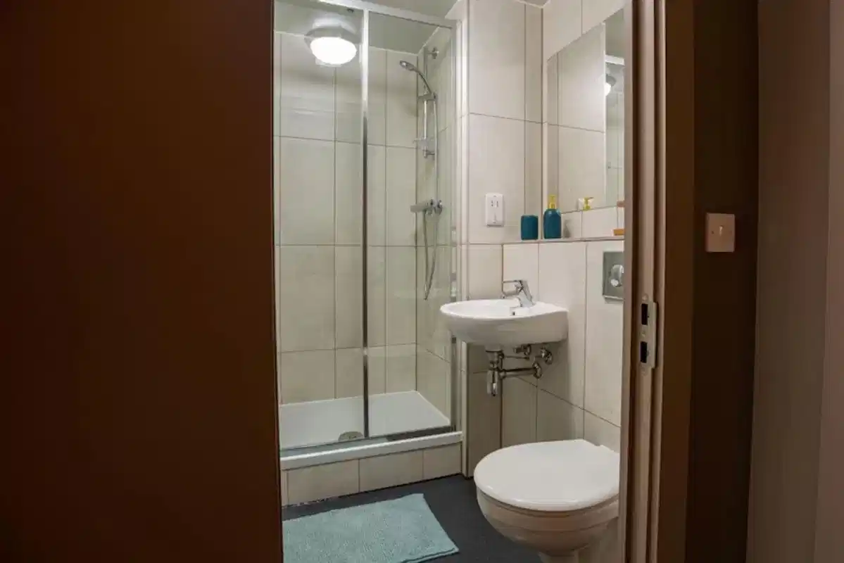 Amenities?w=400&h=260&fit=crop&q=40&auto=format&trim=auto