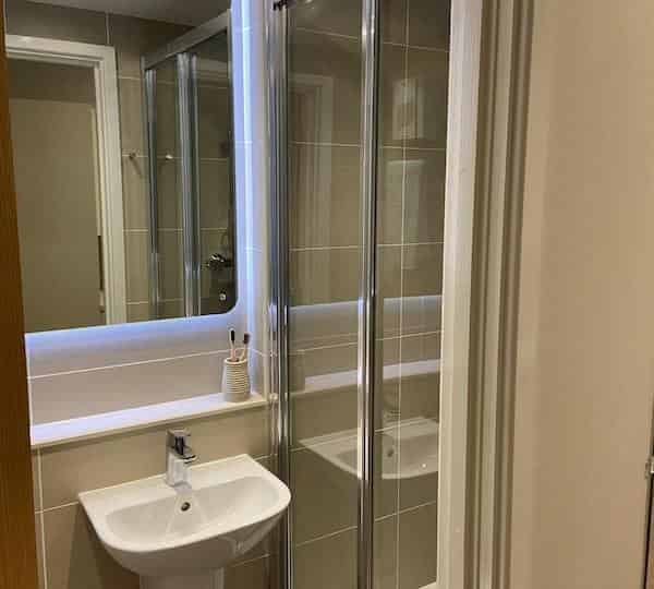 Common Area?w=400&h=260&fit=crop&q=40&auto=format&trim=auto