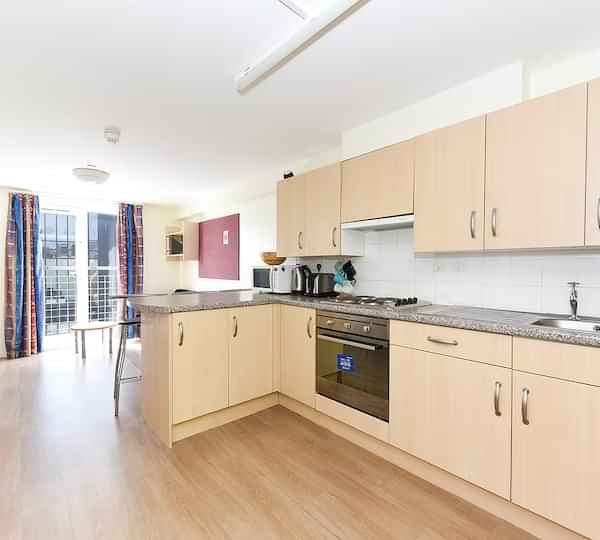 Common Area?w=400&h=260&fit=crop&q=40&auto=format&trim=auto